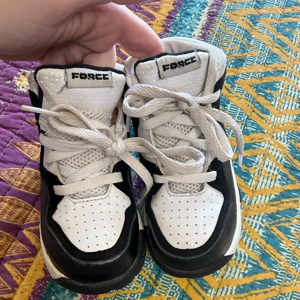 Vintage Y2K Black and White Nike Kids High Top Sneakers Size 7C Toddler